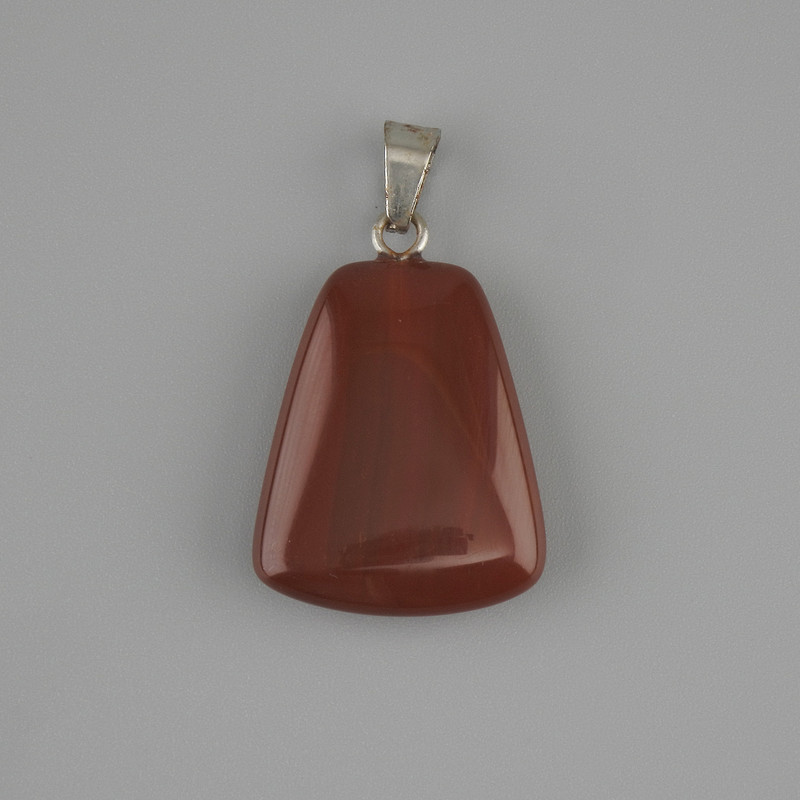 Pendentif en cornaline, forme trapèze 17×21 mm ±, longueur 30 mm ±