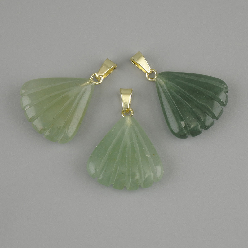 Pendentif Coquille en Néphrite 20×20 mm ±, longueur 28 mm ±