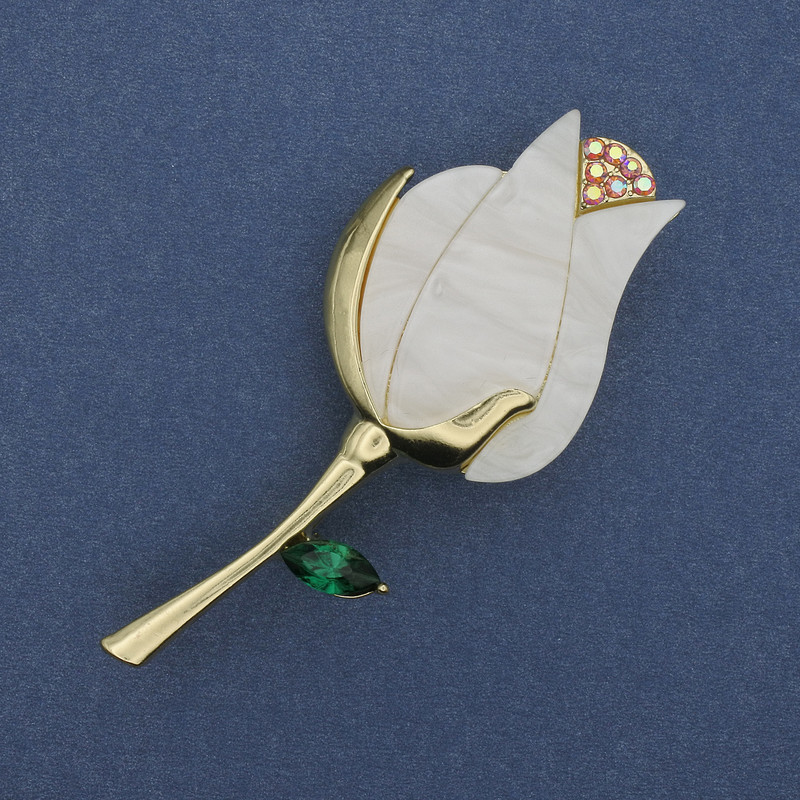 Broche-pendante «Fleur» avec strass et métal doré 70×35 mm+