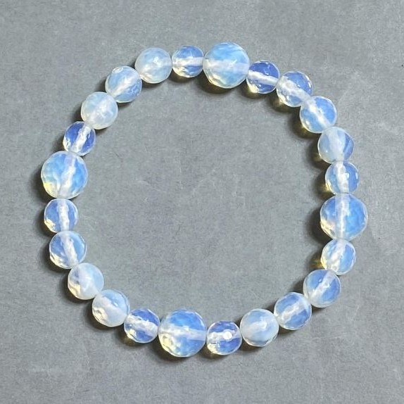 Bracelet Opalit perles facettées 8–10 mm élasthique 18 cm