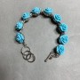 Bracelet de Roses bleues claires en pâte polymère, fermoir à bascule