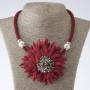Collier sur cordon Chrysanthème textile mode bordeaux, longueur 48-55 cm