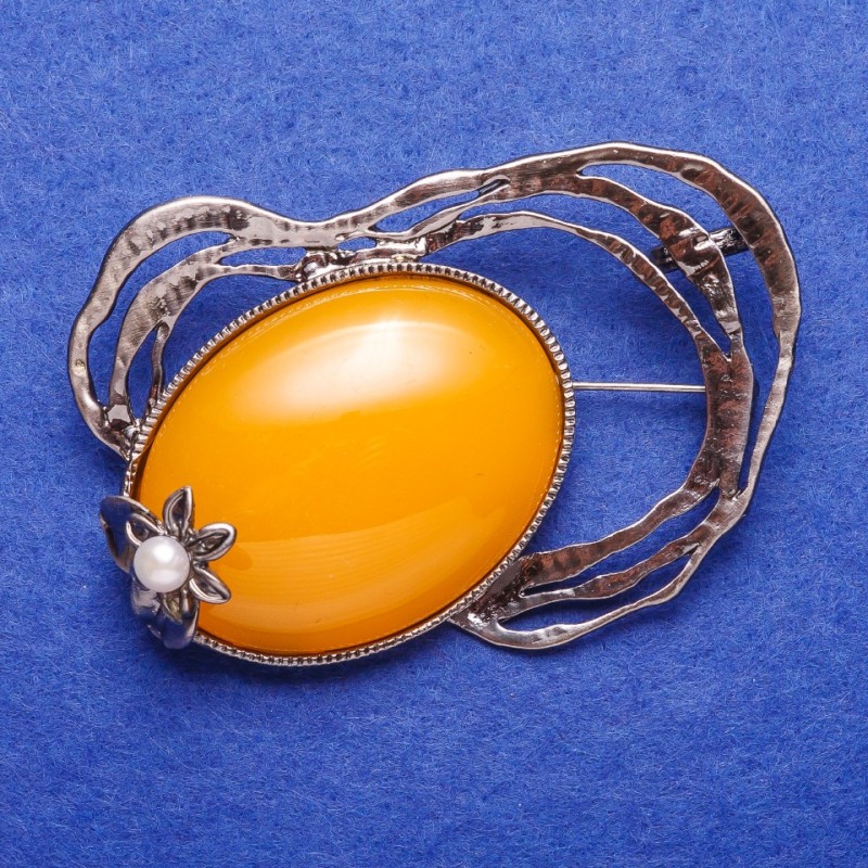 Broche forgée argentée « Ambre » (nom.) 6,7 × 4,7 cm