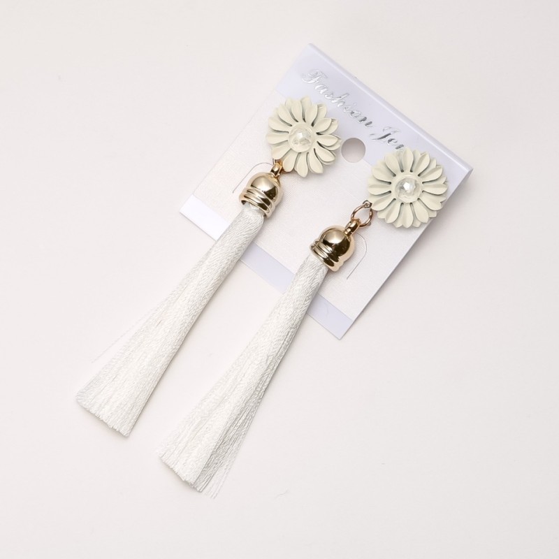 Boucles d'oreilles à pampilles «Chrysanthèmes» blanches, longueur 9 cm