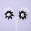 Puces d'oreilles Fleur Noire, diamètre 28 mm
