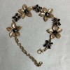 Bracelet des Lys avec des cristaux noirs, couleur or foncé, largeur 25 mm, longueur 19–25 cm
