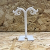 Support pour boucles d'oreilles, plastique blanc, hauteur 117 mm, largeur 92 mm, profondeur 55 mm