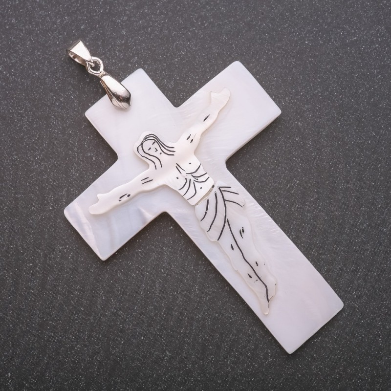 Pendentif en nacre en forme de croix 64×48×78 mm