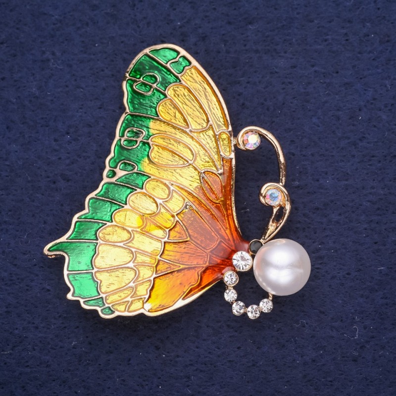 Broche Papillon avec émail vert et strass blancs, métal doré, 49×45 mm