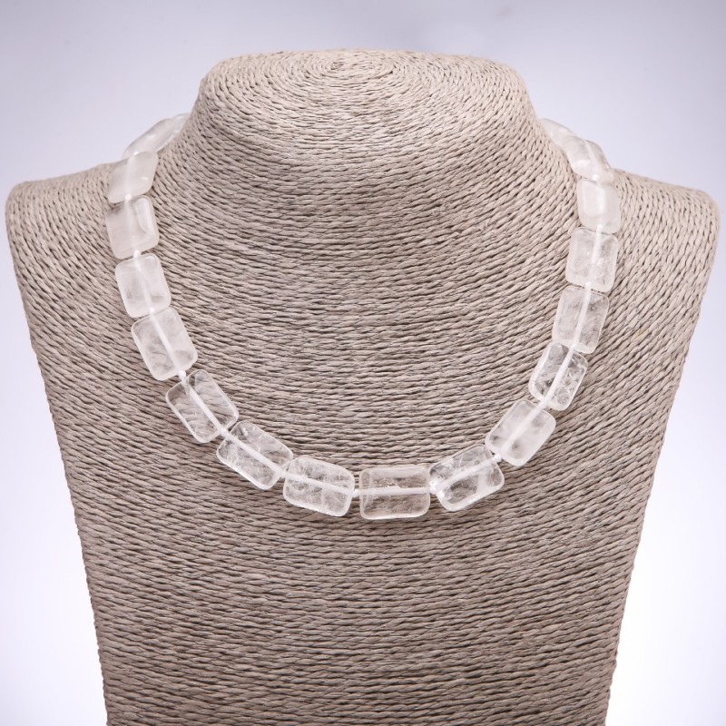 Collier en cristal de roche rectangulaire, dimensions 13×18×6 mm, longueur 45 cm+
