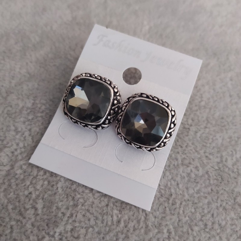 Boucles d'oreilles carré cristal gris 1,7 cm