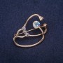 Broche stéthoscope, strass, couleur blanc caméléon, 37×26 mm, métal doré