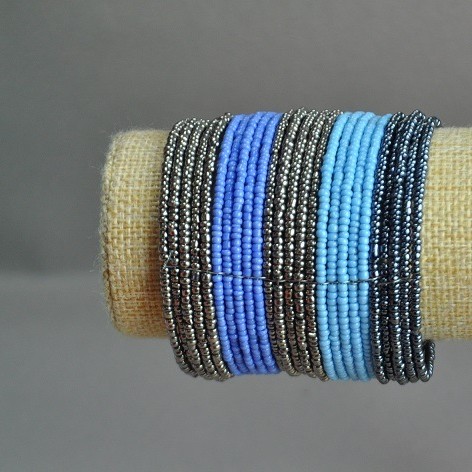 Bracelet en perles de rocaille, forme pince, violet-bleu-gris