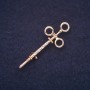 Broche «Seringue ornée de strass» en métal doré 17×45 mm