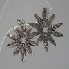 Puces d'oreilles «Fleur», strass clairs, métal argenté, 30 mm