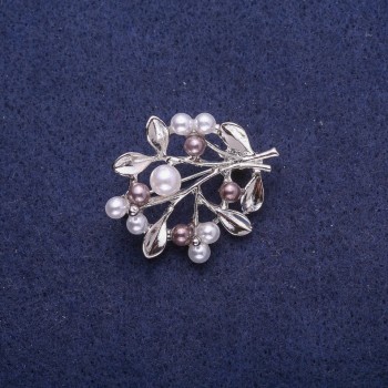 Broche Brindille avec des perles, métal argenté 28×35 mm