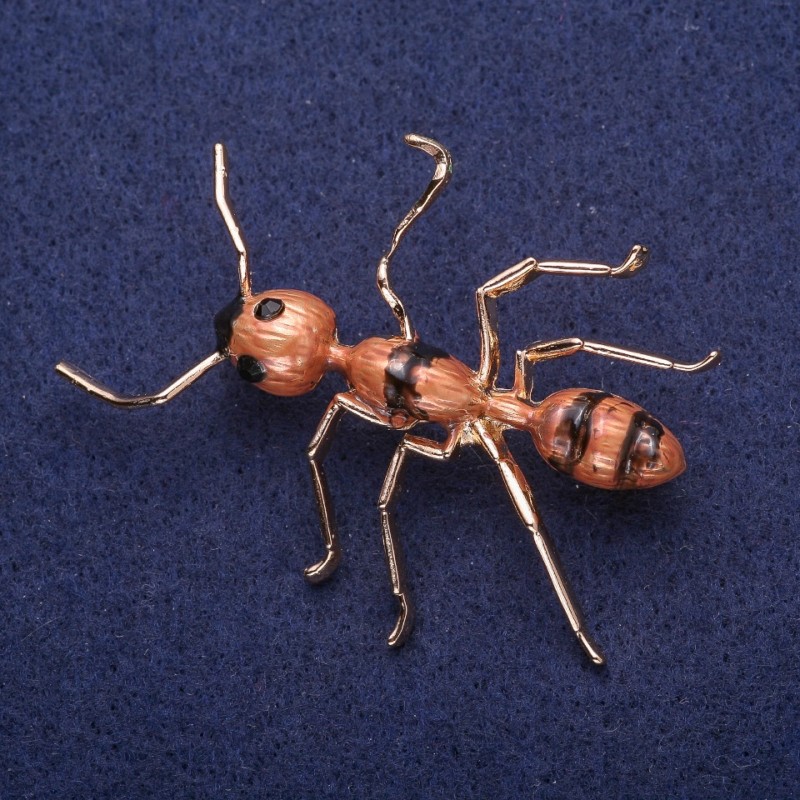 Broche fourmi émaillée, métal doré 42 × 57 mm