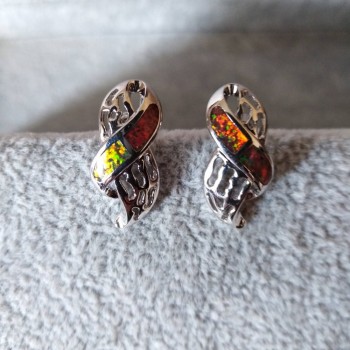 Boucles d'oreilles à clous ajourées, opale artificielle, couleur argent — 20 × 10 mm