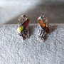 Boucles d'oreilles à clous ajourées, opale artificielle, couleur argent — 20 × 10 mm