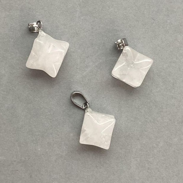 Pendentif Merkaba en cristal de roche 10×10 mm