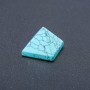 Pyramide en turquoise pressée, hauteur environ 23 mm, longueur environ 29 mm