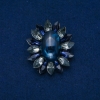 Broche Fleur 50×43 mm cabochon d'agate, couleur bleu-gris, métal argenté