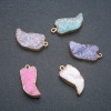 Pendentif dans une monture dorée, géode druzy, diamètre 30×16 mm ±, assortiment de couleurs