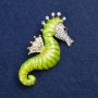 Broche hippocampe dorée avec émail et strass