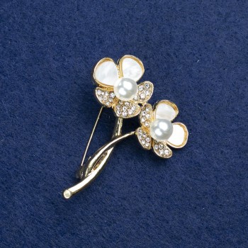 Broche Fleurs en métal doré, nacre, strass et perles 44×35 mm +