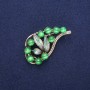 Broche en forme de branche avec œil-de-chat vert et émail, métal doré 28×52 mm