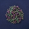 Broche-pendante «Petites brindilles» avec pierre naturelle d’améthyste, émail vert et métal doré, 60 mm