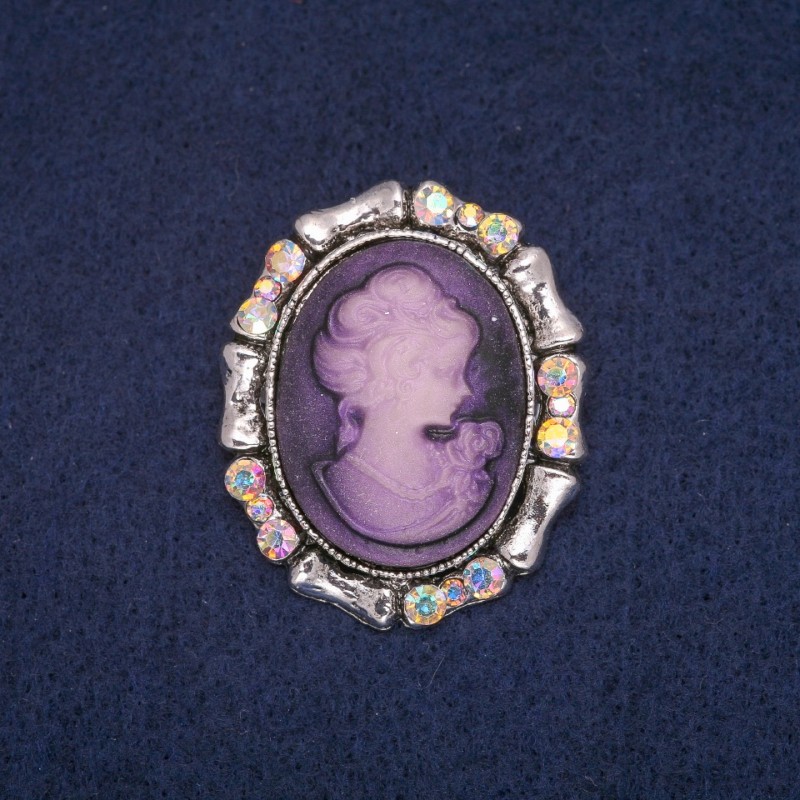 Broche camée avec strass irisés, métal argenté 33 × 40 mm