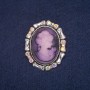 Broche camée avec strass irisés, métal argenté 33 × 40 mm