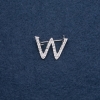 Broche initiale «W» 29×20 mm couleur argent