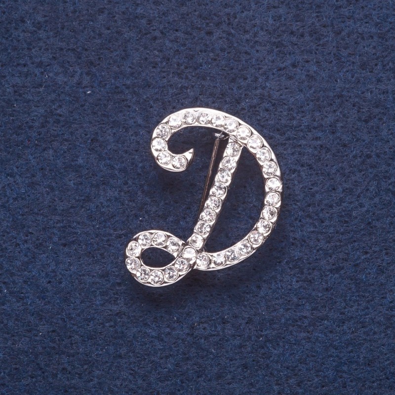 Broche initiale avec lettre «D» couleur argent 3 × 2 cm