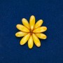 Broche Fleur jaune et gris métal 48 mm +