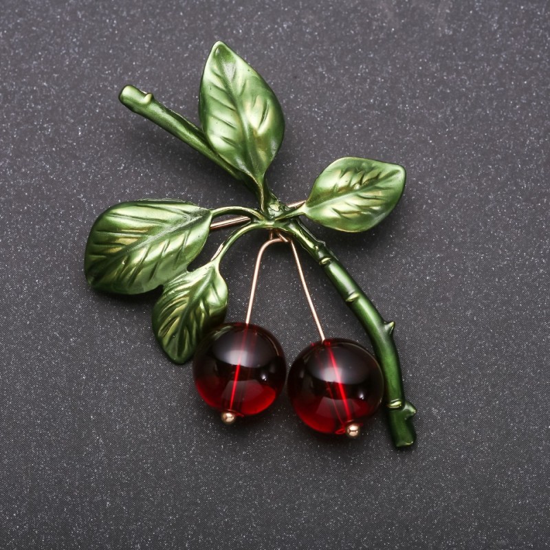 Broche Cerises en métal jaune 55x43 mm