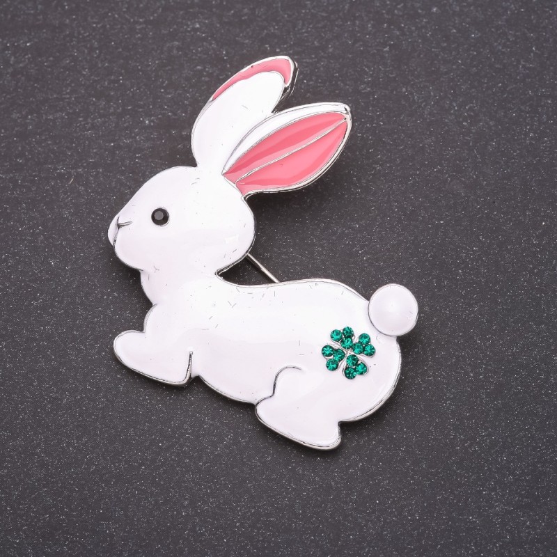 Broche Lapin blanc émaillé et métal gris 44 × 47 mm
