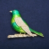 Broche-pendentif Rossignol avec émail vert et strass blancs, métal doré 58×70 mm