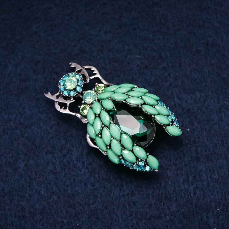 Broche Scarabée avec strass verts 28×48 mm