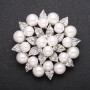 Broche perlée «Fleur» couleur «argent blanc» 55 mm