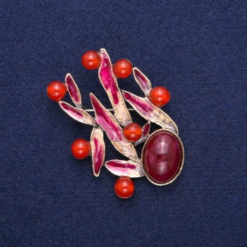 Broche Feuilles avec cornaline, émail bordeaux, métal doré 38×53 mm