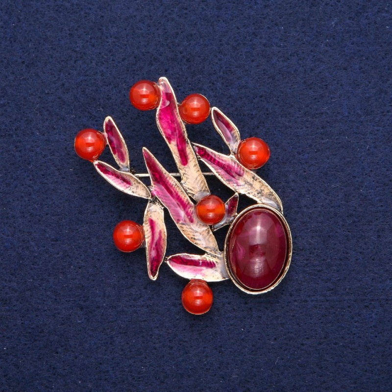 Broche Feuilles avec cornaline, émail bordeaux, métal doré 38×53 mm