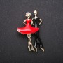 Broche «Danseurs» émail rouge et noir, métal jaune, 55×33 mm