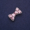 Broche Nœud papillon en strass couleur lilas 27×16 mm, métal argenté