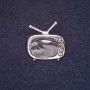 Broche Téléviseur 25×28 mm émail noir sur métal argenté