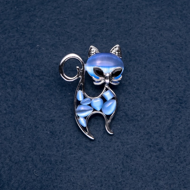 Broche «Chaton» bleu clair œil-de-chat couleur argent 30×45 mm