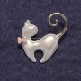 Broche Chat avec nœud rose, émail argenté, métal argenté 39 × 37 mm +