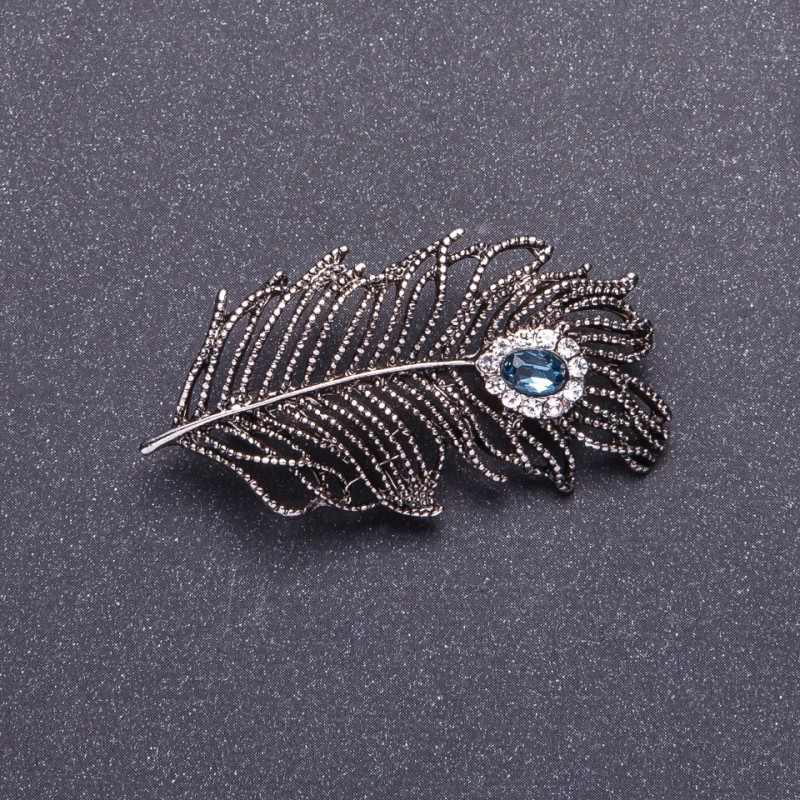 Broche «Plume argentée» couleur métal argenté 5×2,5 cm