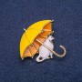 Broche chaton sous parapluie émaillée 43×44 mm